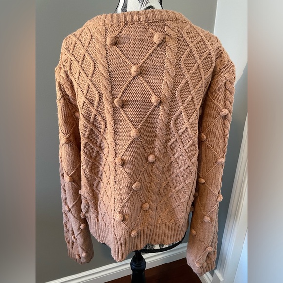 LISTICLE - Fall Sweater 🍂 - Picture 2 of 4